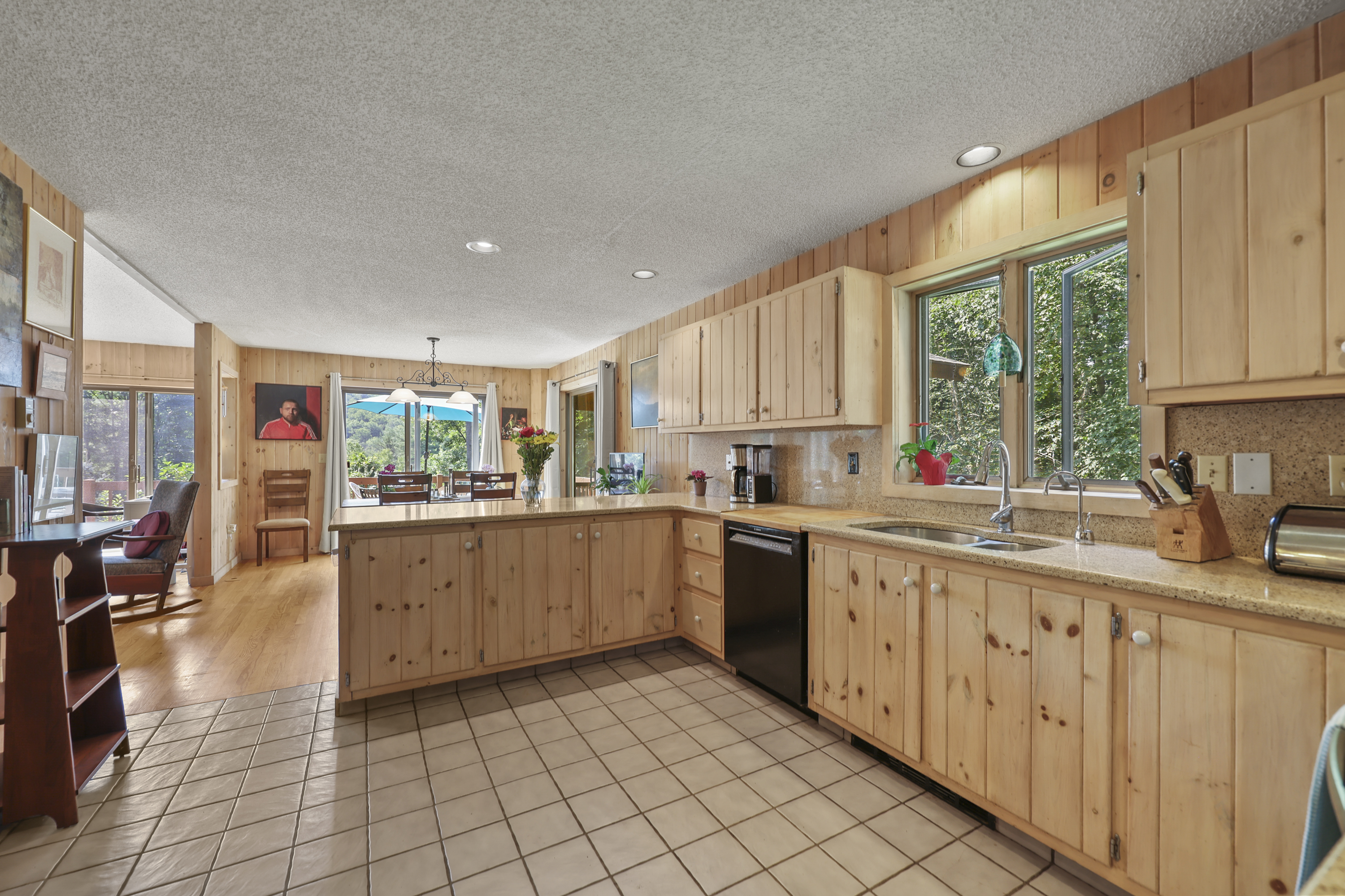  BUCOLIC COUNTRY SANCTUARY WITH MAJESTIC STONE FIREPLACE & DISTANT VIEWS - 物件實景