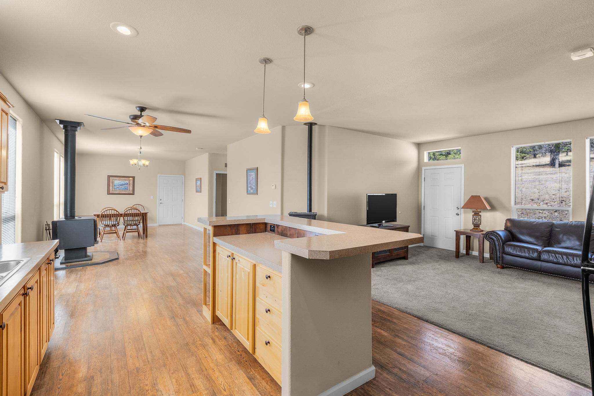 Prineville, Oregon, 97754, United States, 3 Bedrooms Bedrooms, ,2 BathroomsBathrooms,Residential,For Sale,1941697