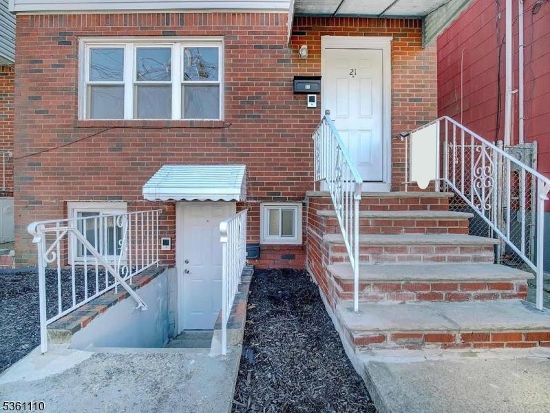 Jersey City, New Jersey, 07305, United States, 4 Bedrooms Bedrooms, ,2 BathroomsBathrooms,Residential,For Sale,1917013