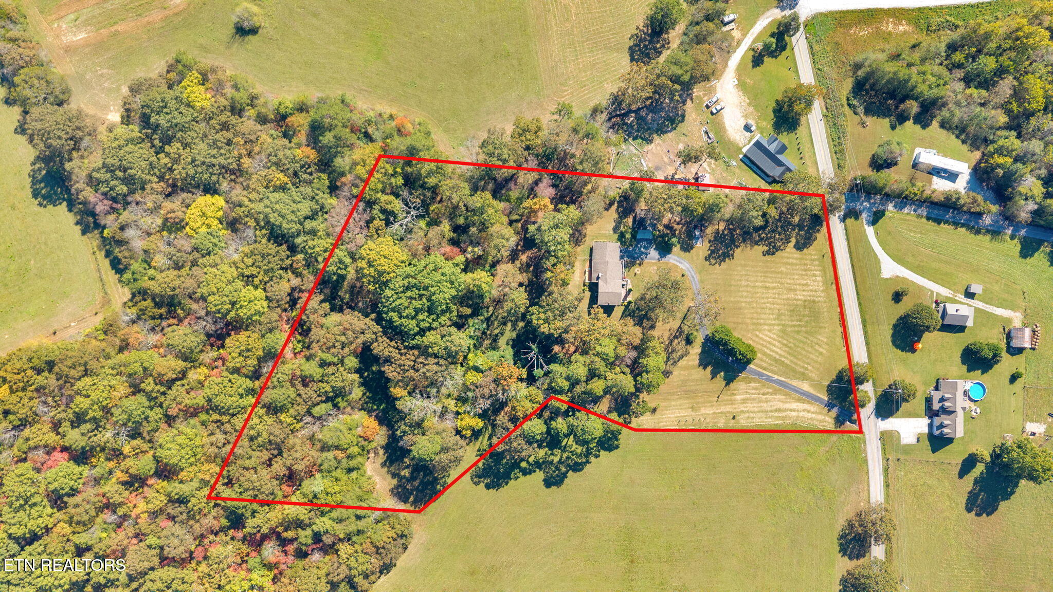 Kingston, Tennessee, 37763, United States, 3 Bedrooms Bedrooms, ,4 BathroomsBathrooms,Residential,For Sale,1964876