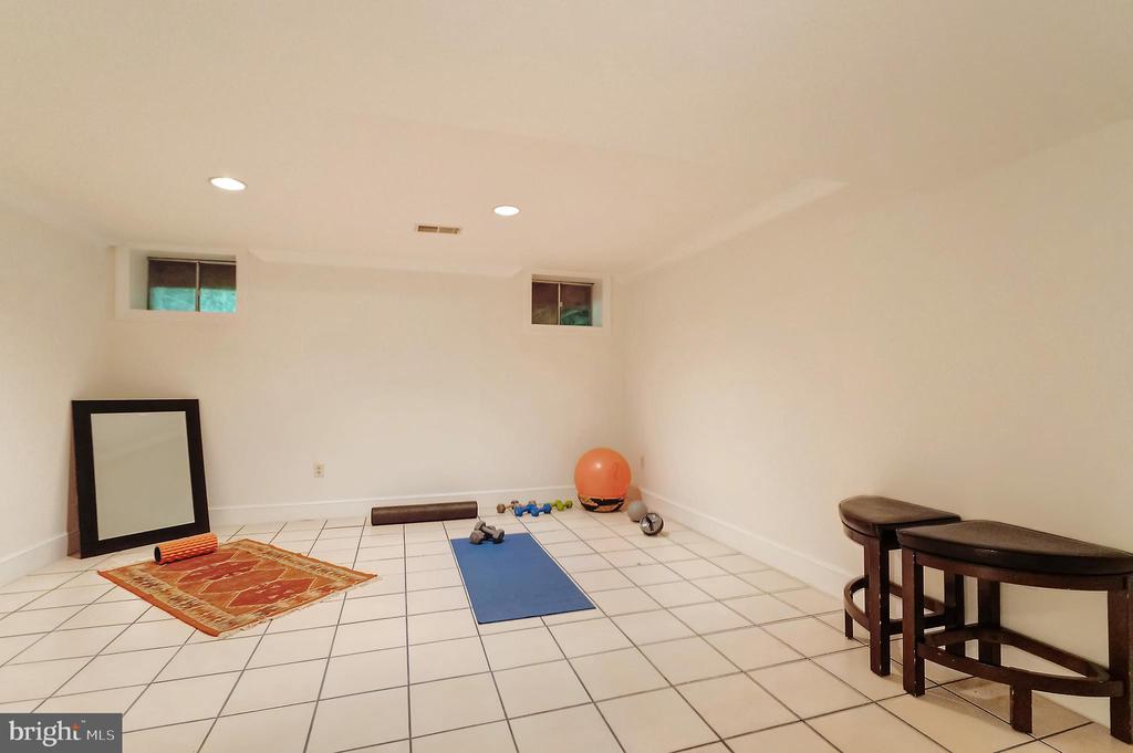 Great Falls, Virginia, 22066, United States, 5 Bedrooms Bedrooms, ,5 BathroomsBathrooms,Residential,For Sale,1900616