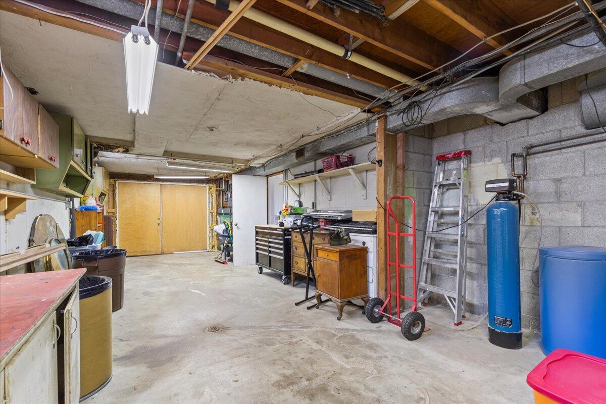 West Bend, Wisconsin, 53090, United States, 4 Bedrooms Bedrooms, ,3 BathroomsBathrooms,Residential,For Sale,1960551