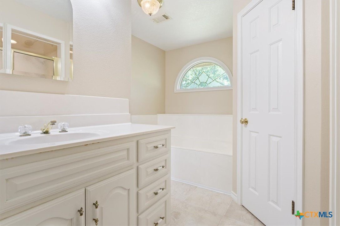 Salado, Texas, 76571, United States, 3 Bedrooms Bedrooms, ,3 BathroomsBathrooms,Residential,For Sale,1976065