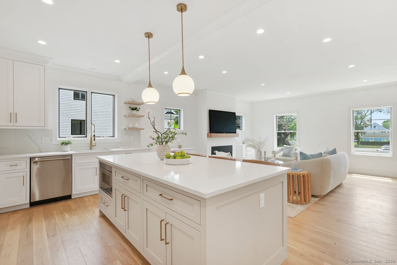 Fairfield, Connecticut, 06824, United States, 4 Bedrooms Bedrooms, ,6 BathroomsBathrooms,Residential,For Sale,1994356