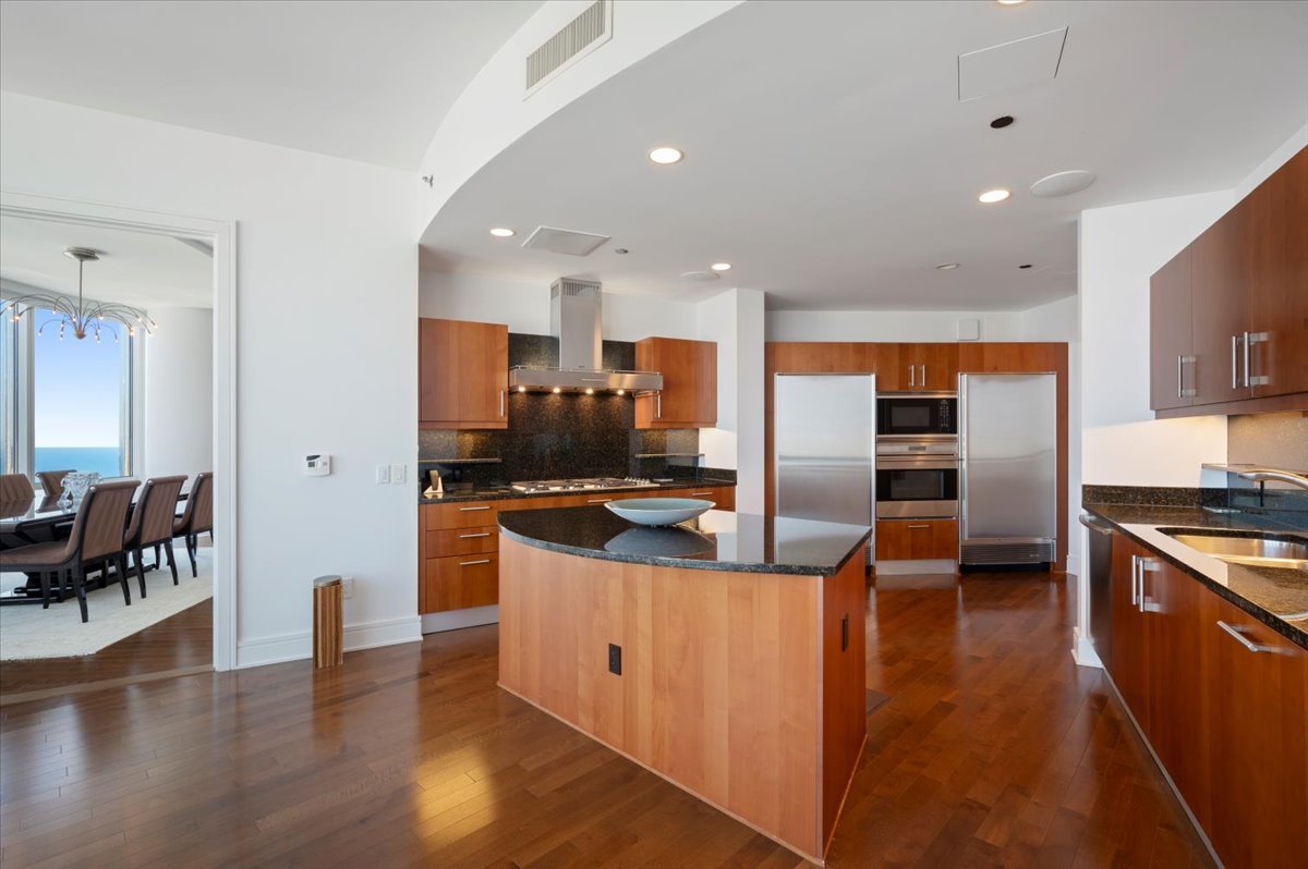 Chicago, Illinois, 60611, United States, 3 Bedrooms Bedrooms, ,5 BathroomsBathrooms,Residential,For Sale,1963980