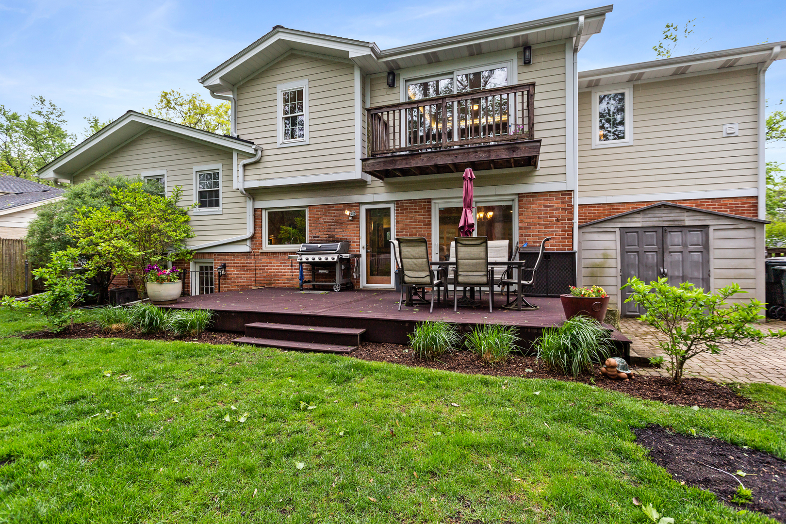 Glenview, Illinois, 60025, United States, 4 Bedrooms Bedrooms, ,3 BathroomsBathrooms,Residential,For Sale,1927417