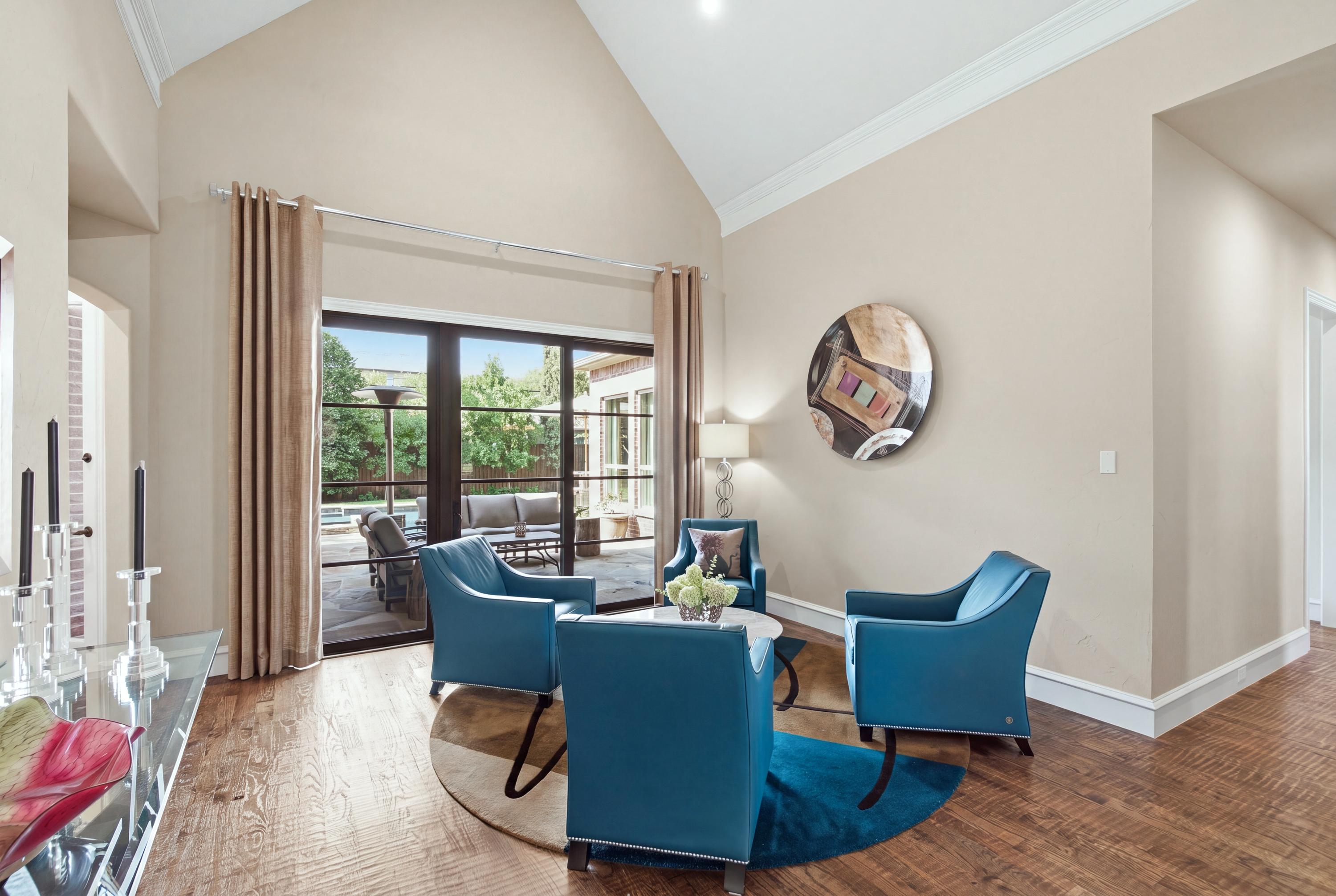  Preston Hollow Home with Pool, Primary Suite Down, 3-Car Garage & Solar - 物件實景