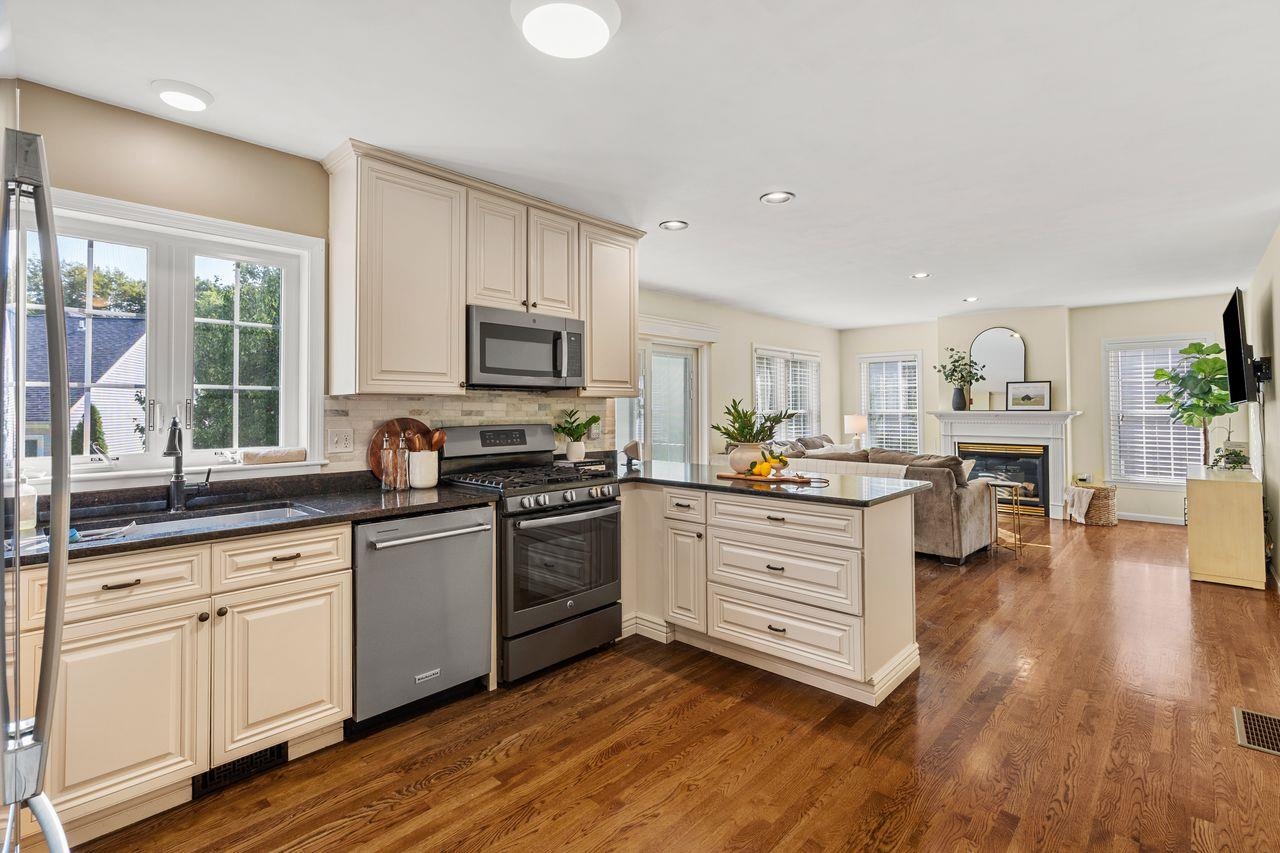 Exeter, New Hampshire, 03833, United States, 3 Bedrooms Bedrooms, ,2 BathroomsBathrooms,Residential,For Sale,1947077