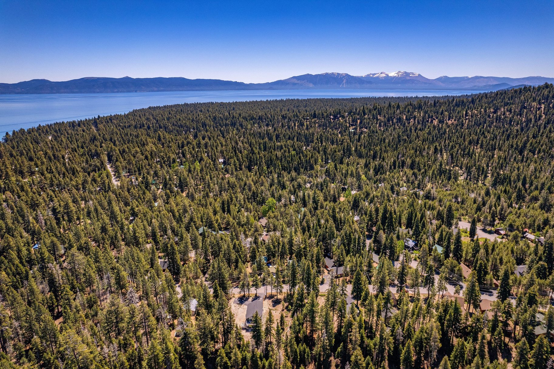  Home 3 Blocks from Lake Tahoe with 4 Car Garage for Cars & Boats - 物件實景