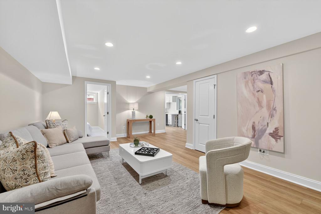 Arlington, Virginia, 22213, United States, 5 Bedrooms Bedrooms, ,5 BathroomsBathrooms,Residential,For Sale,1982488