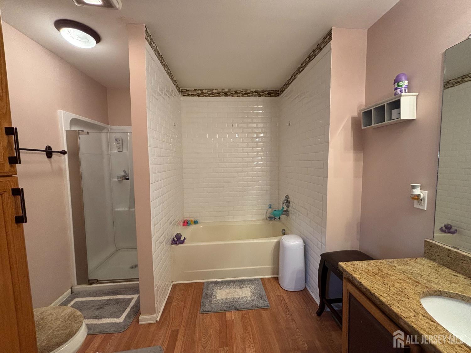North Brunswick, New Jersey, 08902, United States, 3 Bedrooms Bedrooms, ,3 BathroomsBathrooms,Residential,For Sale,2048487