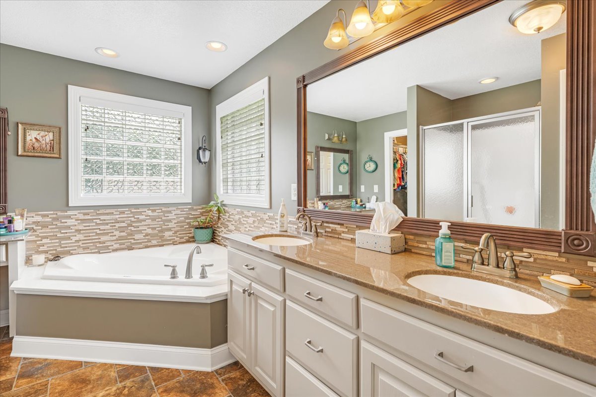 Winchester, Tennessee, 37398, United States, 4 Bedrooms Bedrooms, ,2 BathroomsBathrooms,Residential,For Sale,1921635