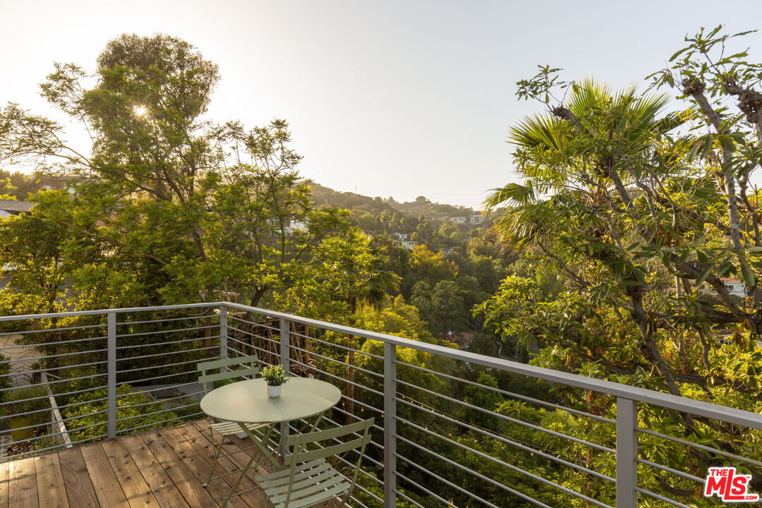 Los Angeles, California, 90068, United States, 3 Bedrooms Bedrooms, ,4 BathroomsBathrooms,Residential,For Sale,1839885