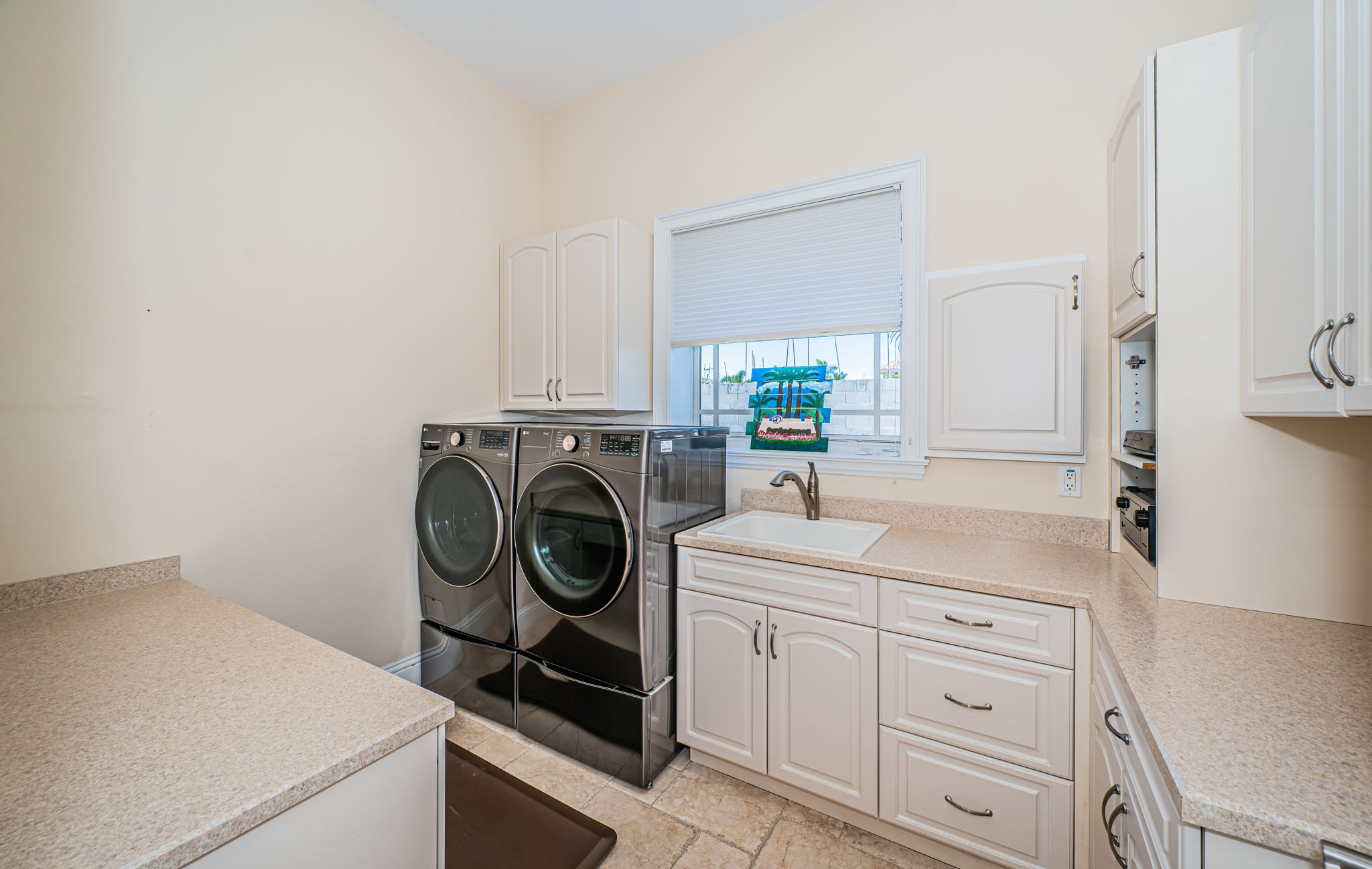 St Petersburg, Florida, 33707, United States, 5 Bedrooms Bedrooms, ,5 BathroomsBathrooms,Residential,For Sale,2006025