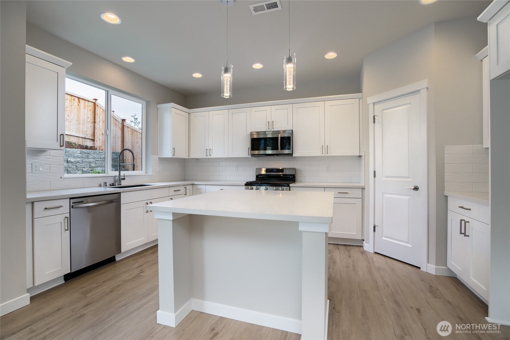 Oak Harbor, Washington, 98277, United States, 4 Bedrooms Bedrooms, ,3 BathroomsBathrooms,Residential,For Sale,1906336