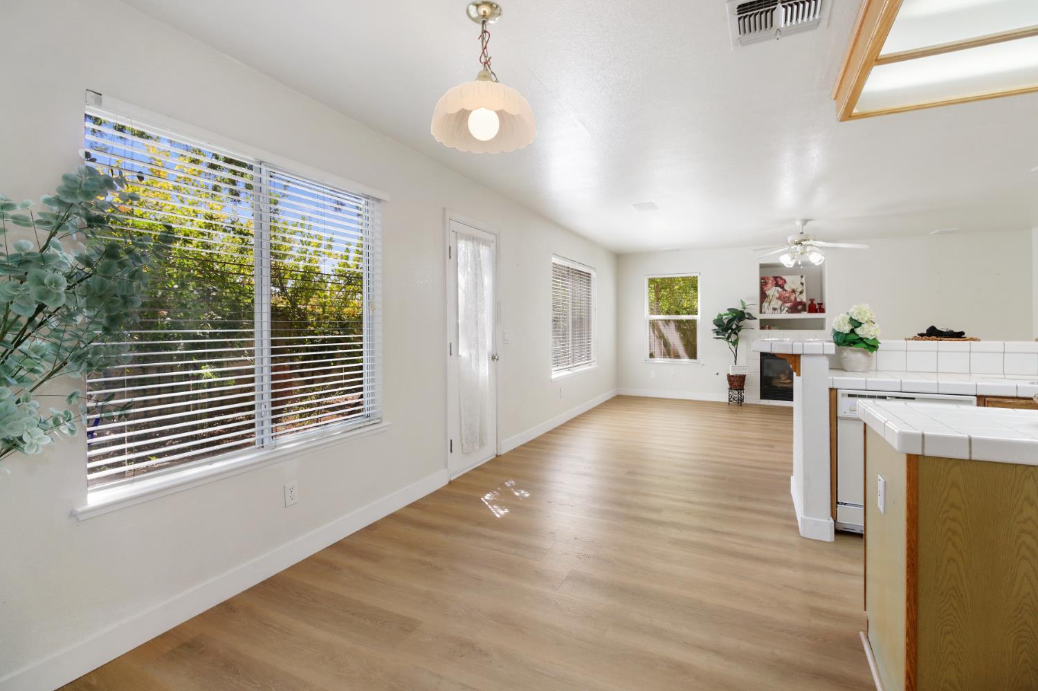 Folsom, California, 95630, United States, 4 Bedrooms Bedrooms, ,3 BathroomsBathrooms,Residential,For Sale,1926196