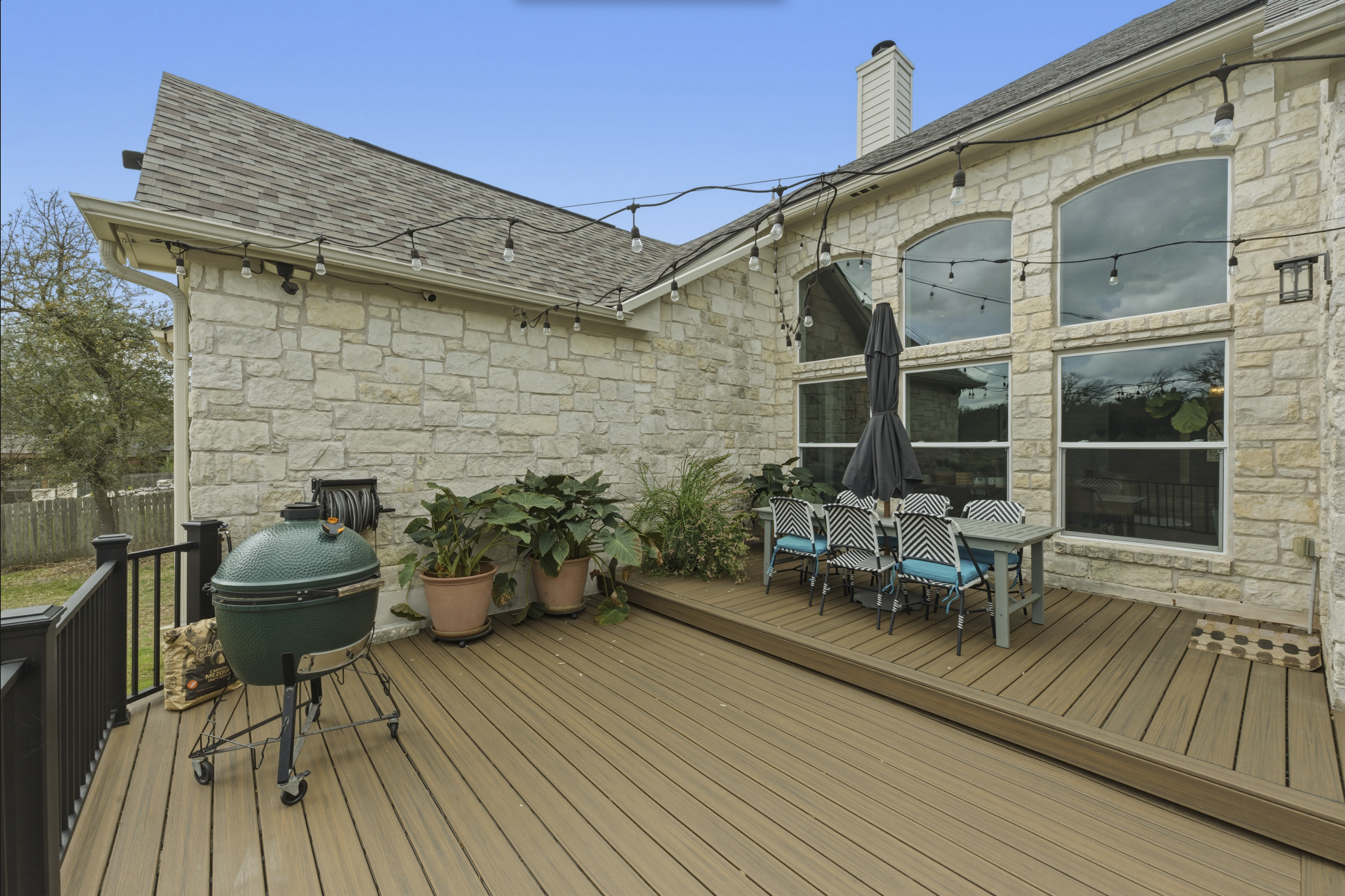  Single-Story Retreat on One Acre with Close Proximity to Private Schools - 物件實景