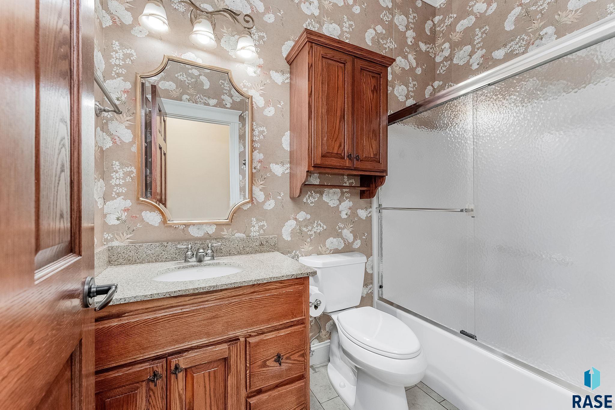 Sioux Falls, South Dakota, 57106, United States, 5 Bedrooms Bedrooms, ,3 BathroomsBathrooms,Residential,For Sale,1946502