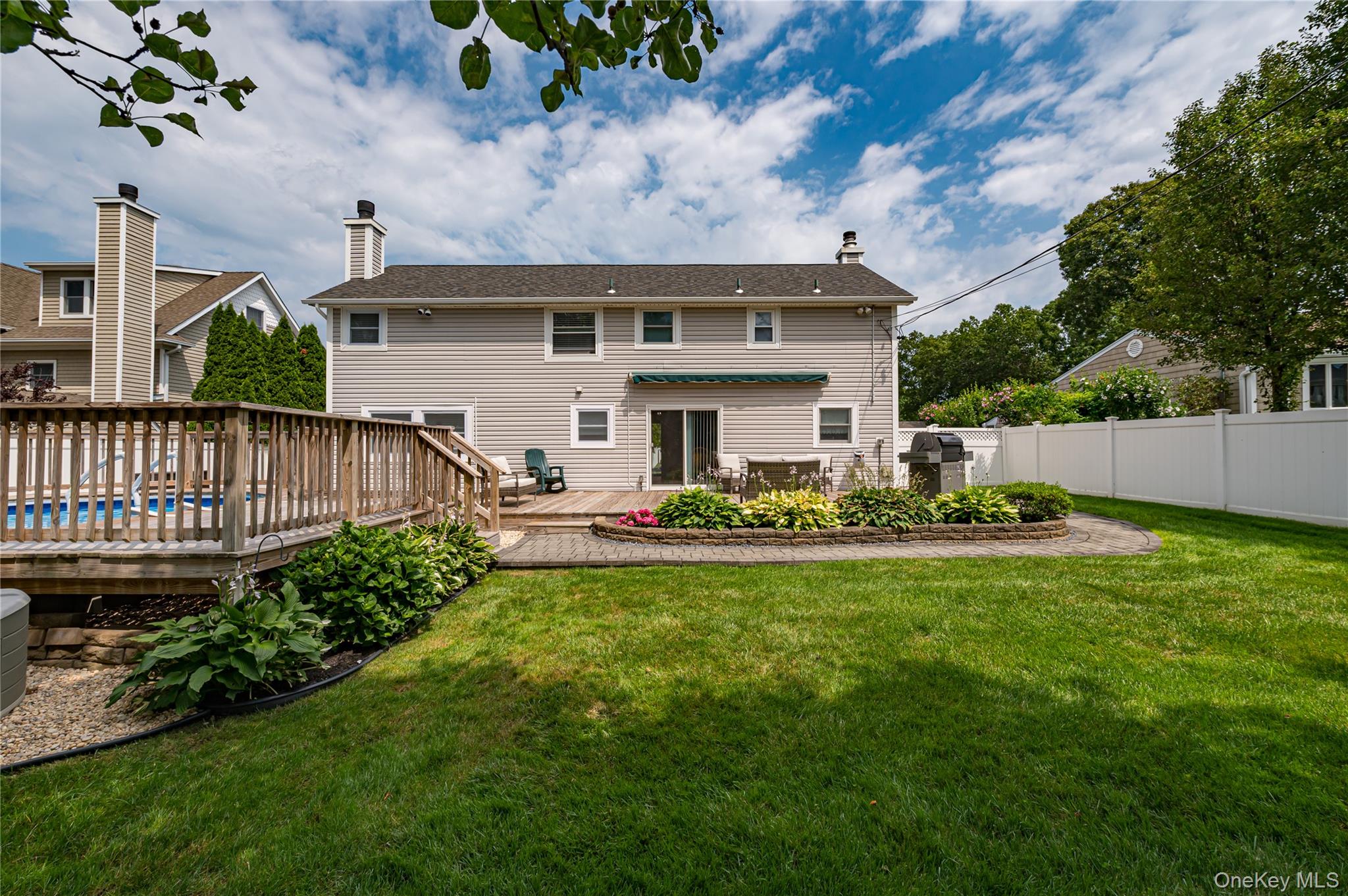  16 Sussex Lane, Lake Grove, NY, 11755 - 物件實景