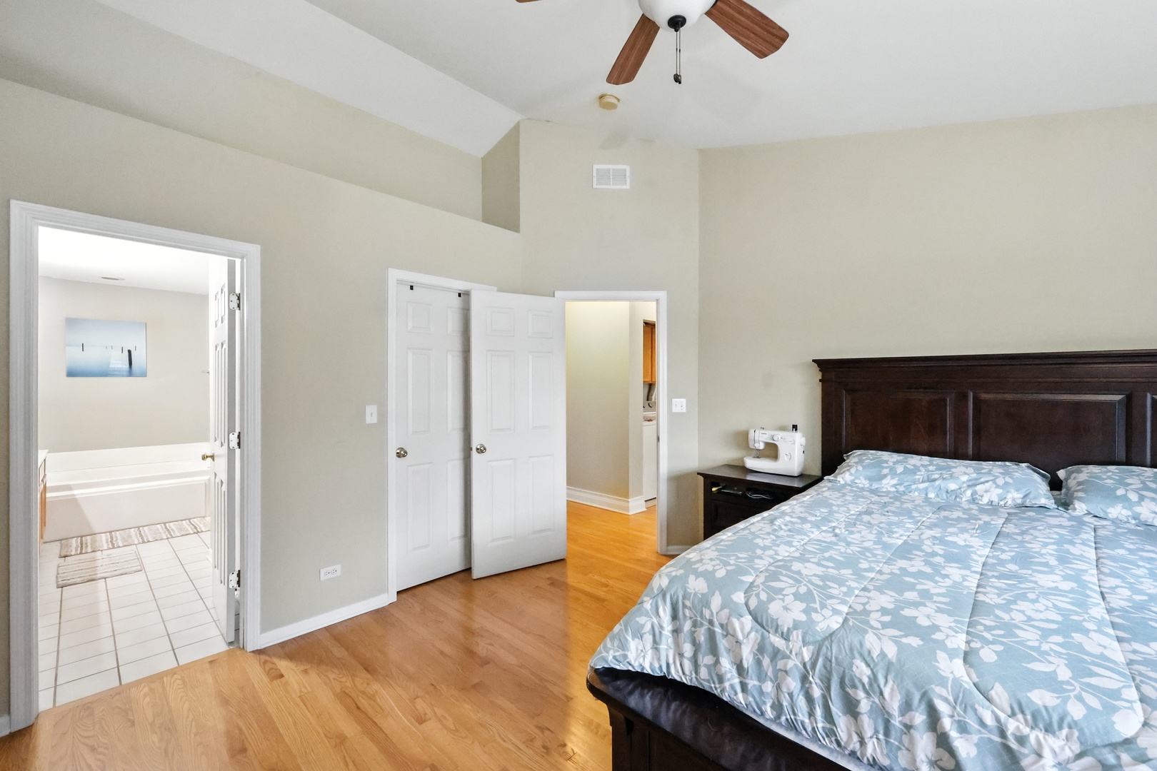 Vernon Hills, Illinois, 60061, United States, 4 Bedrooms Bedrooms, ,4 BathroomsBathrooms,Residential,For Sale,1924682