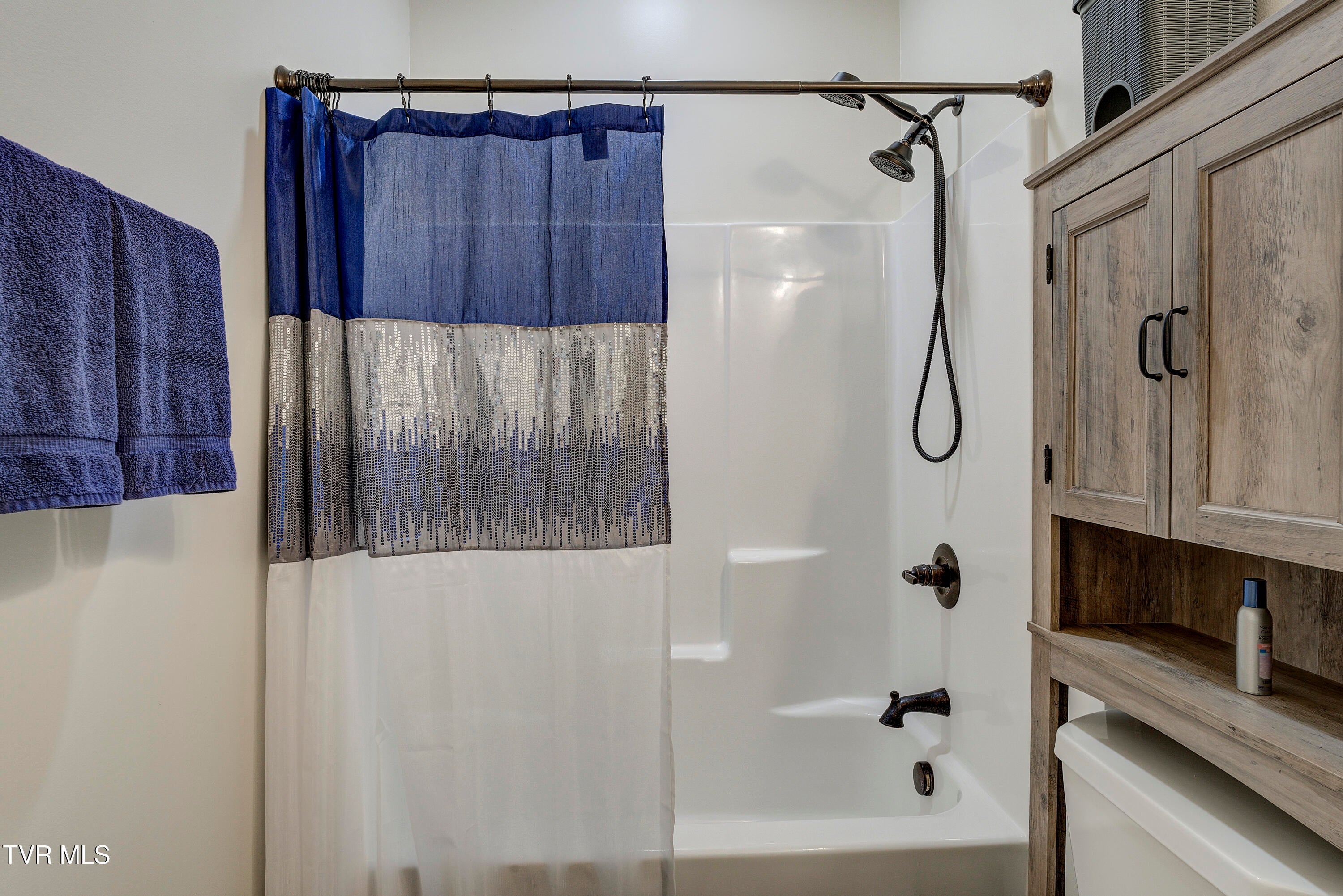 Jonesborough, Tennessee, 37659, United States, 3 Bedrooms Bedrooms, ,3 BathroomsBathrooms,Residential,For Sale,2000910