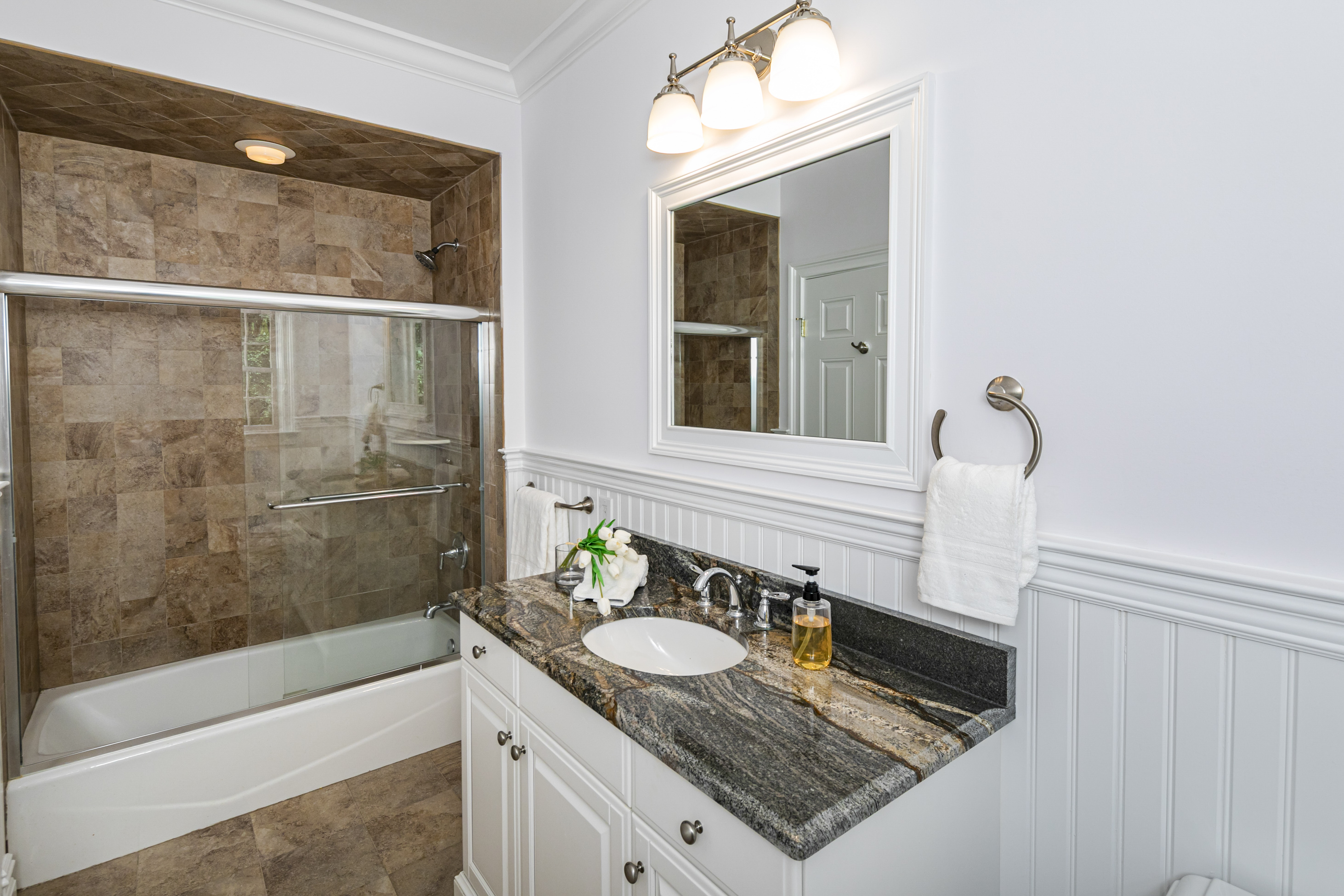  A Custom Home That Knows How to Host - 物件實景