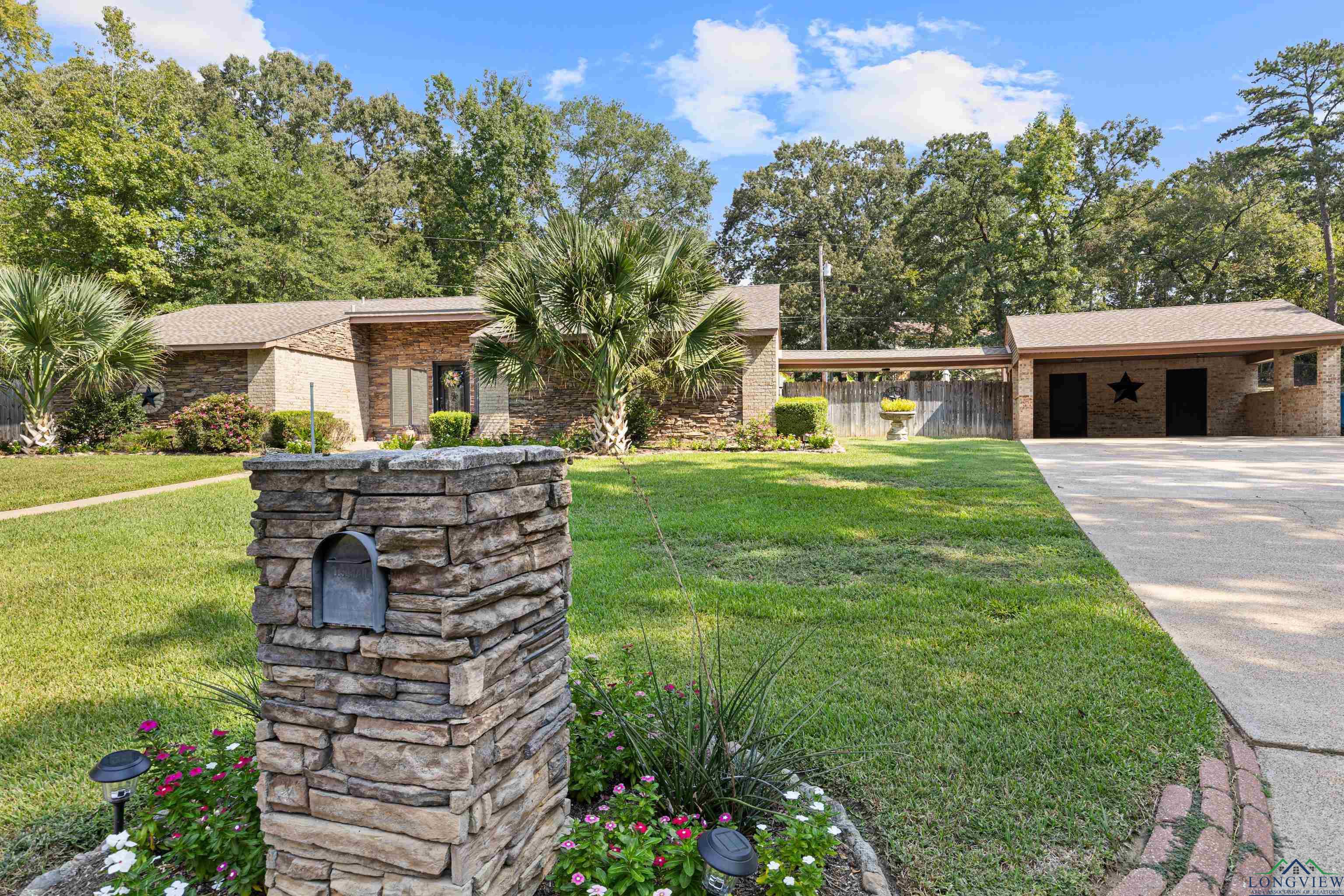 Kilgore, Texas, 75662, United States, 4 Bedrooms Bedrooms, ,3 BathroomsBathrooms,Residential,For Sale,1949860