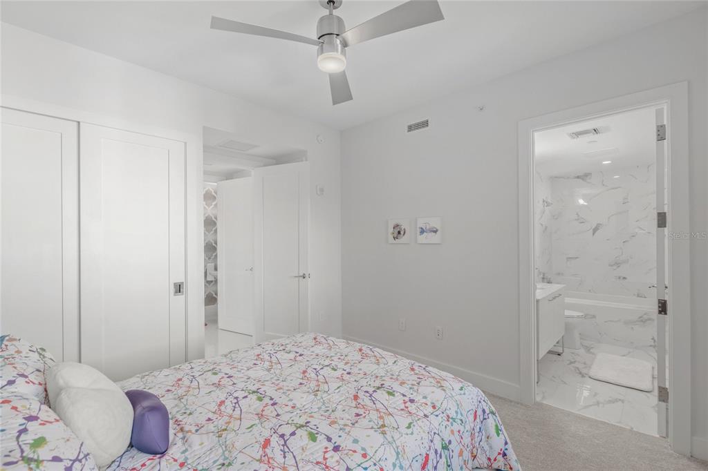 Sarasota, Florida, 34236, United States, 2 Bedrooms Bedrooms, ,3 BathroomsBathrooms,Residential,For Sale,1978058