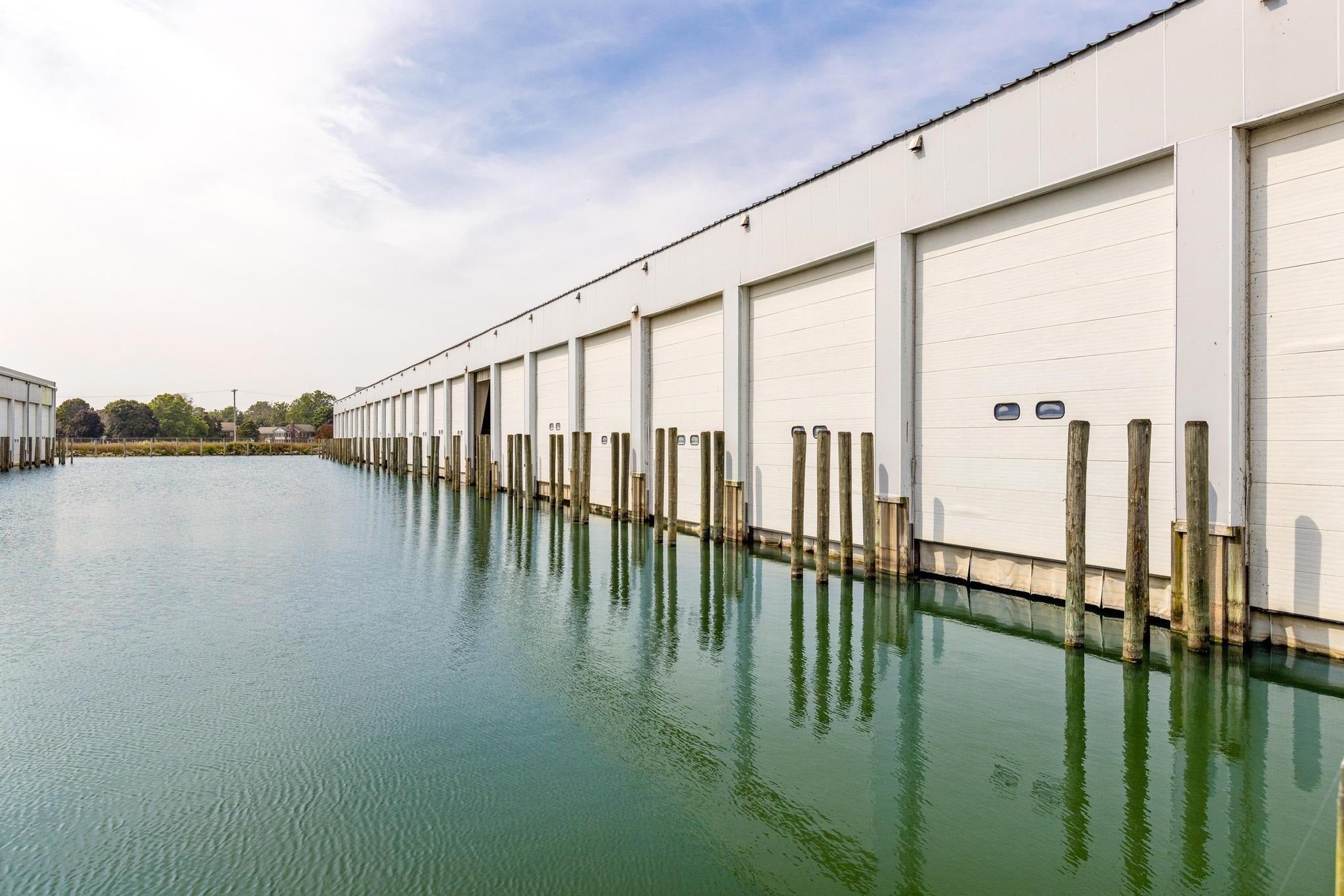 Harrison Twp, Michigan, 48045, United States, 2 Bedrooms Bedrooms, ,3 BathroomsBathrooms,Residential,For Sale,1979598