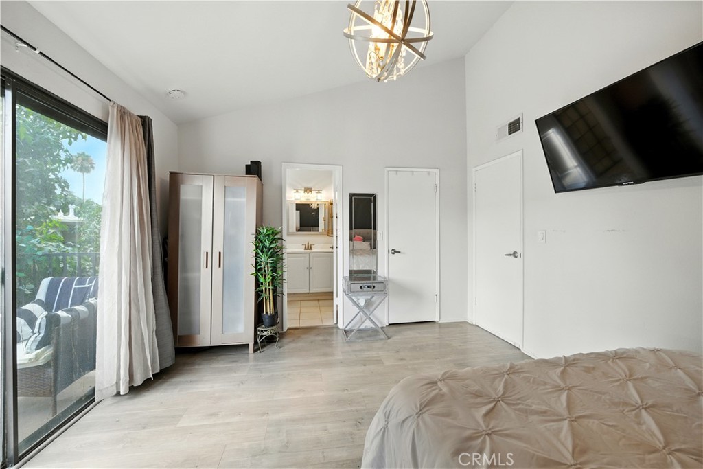 Van Nuys, California, 91405, United States, 3 Bedrooms Bedrooms, ,2 BathroomsBathrooms,Residential,For Sale,1927818