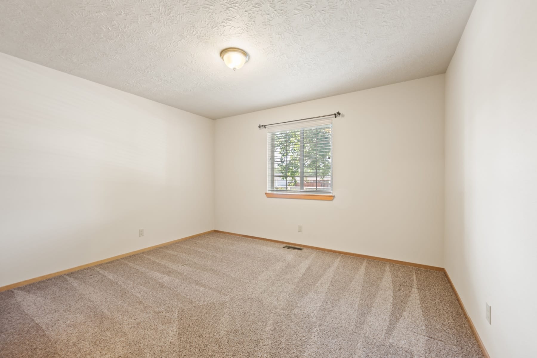  2330 NW 10th Street Redmond, OR 97756 - 物件實景