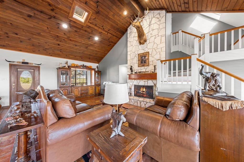 Kerrville, Texas, 78028, United States, 3 Bedrooms Bedrooms, ,5 BathroomsBathrooms,Residential,For Sale,1930958