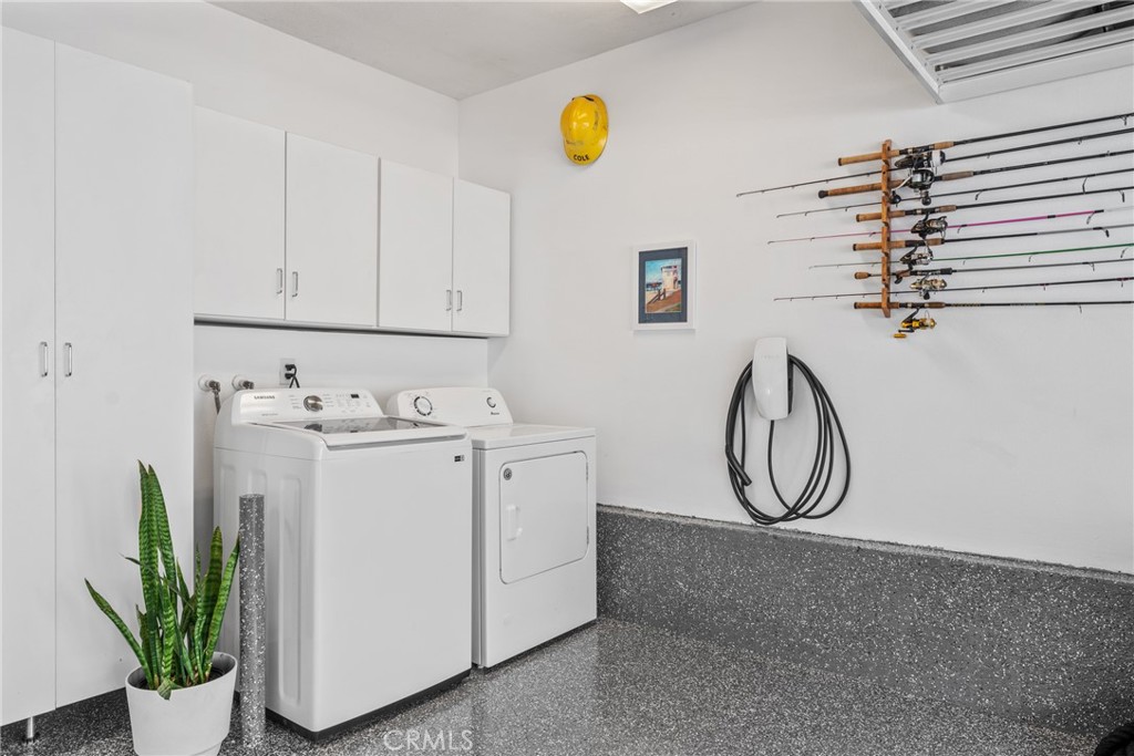 Aliso Viejo, California, 92656, United States, 2 Bedrooms Bedrooms, ,3 BathroomsBathrooms,Residential,For Sale,1989024