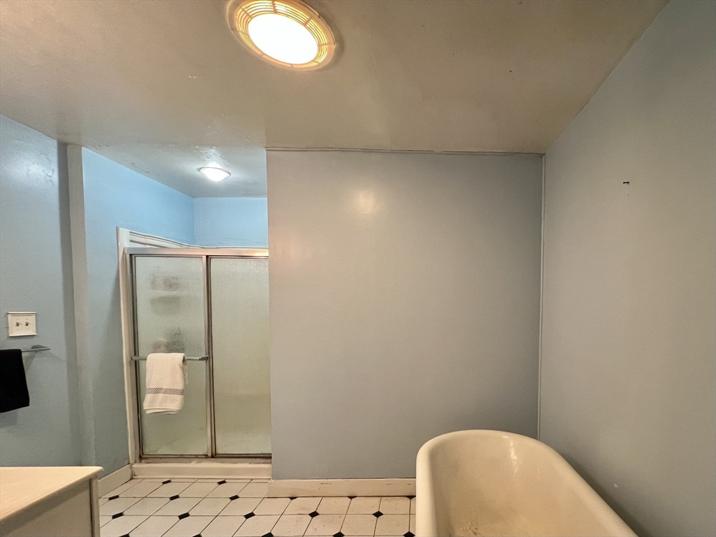 Rowley, Massachusetts, 01969, United States, 3 Bedrooms Bedrooms, ,1 BathroomBathrooms,Residential,For Sale,1988090