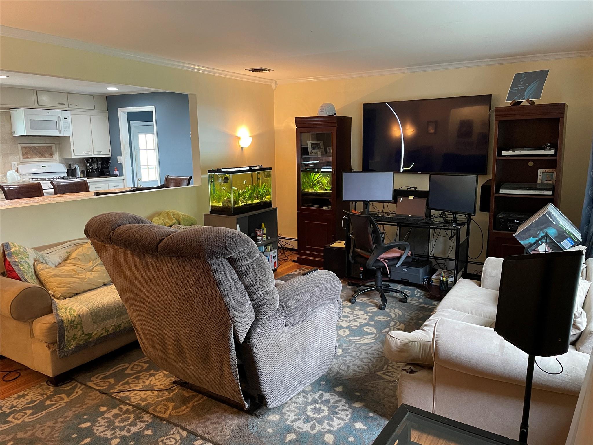 Lindenhurst, New York, 11757, United States, 3 Bedrooms Bedrooms, ,2 BathroomsBathrooms,Residential,For Sale,1920601