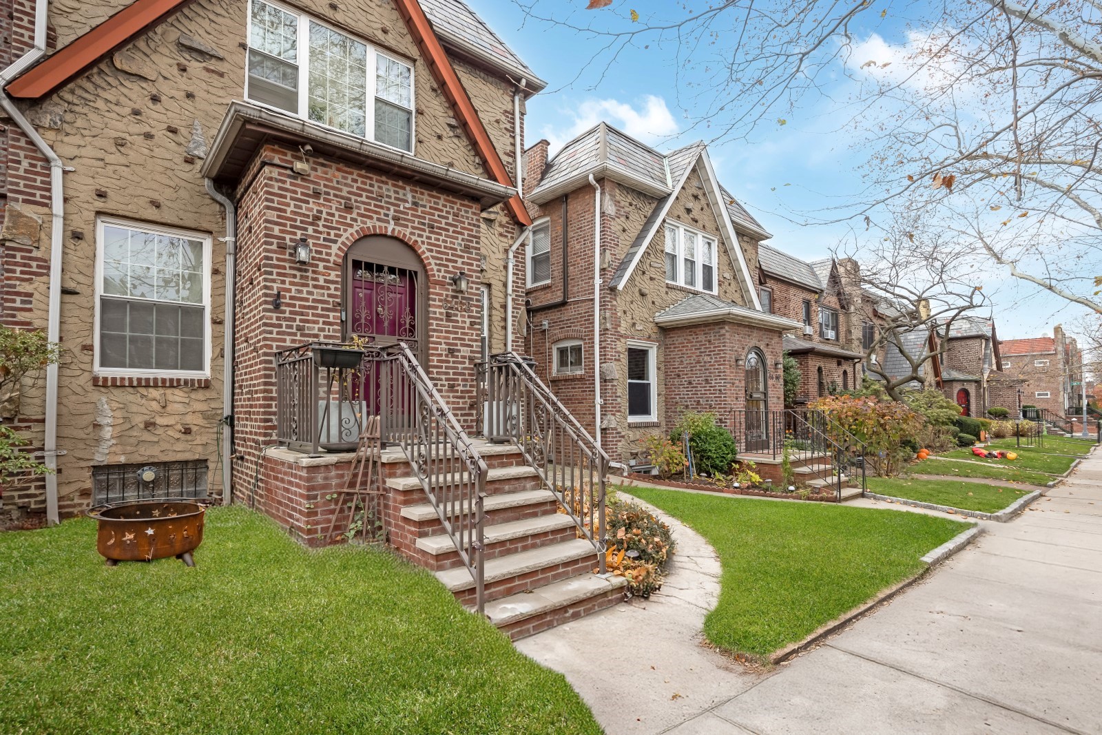 Middle Village, New York, 11379, United States, 3 Bedrooms Bedrooms, ,2 BathroomsBathrooms,Residential,For Sale,2001755