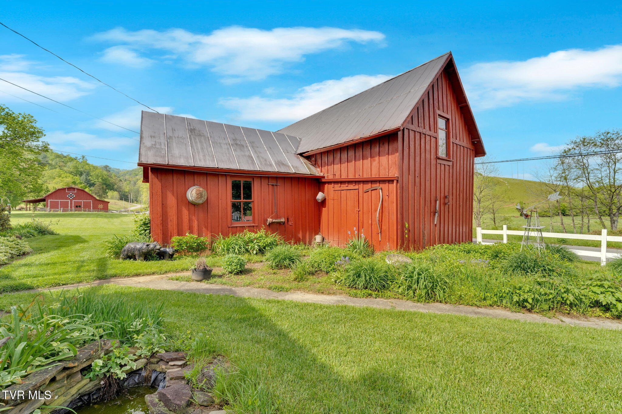 Roan Mountain, Tennessee, 37687, United States, 4 Bedrooms Bedrooms, ,2 BathroomsBathrooms,Residential,For Sale,2010992