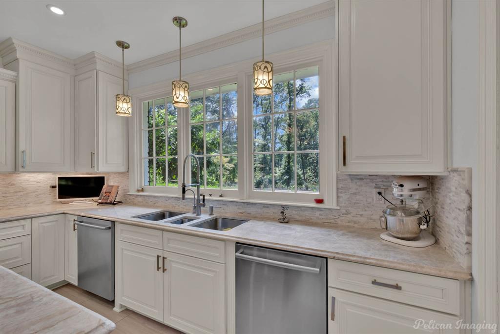 Shreveport, Louisiana, 71106, United States, 5 Bedrooms Bedrooms, ,6 BathroomsBathrooms,Residential,For Sale,1942292