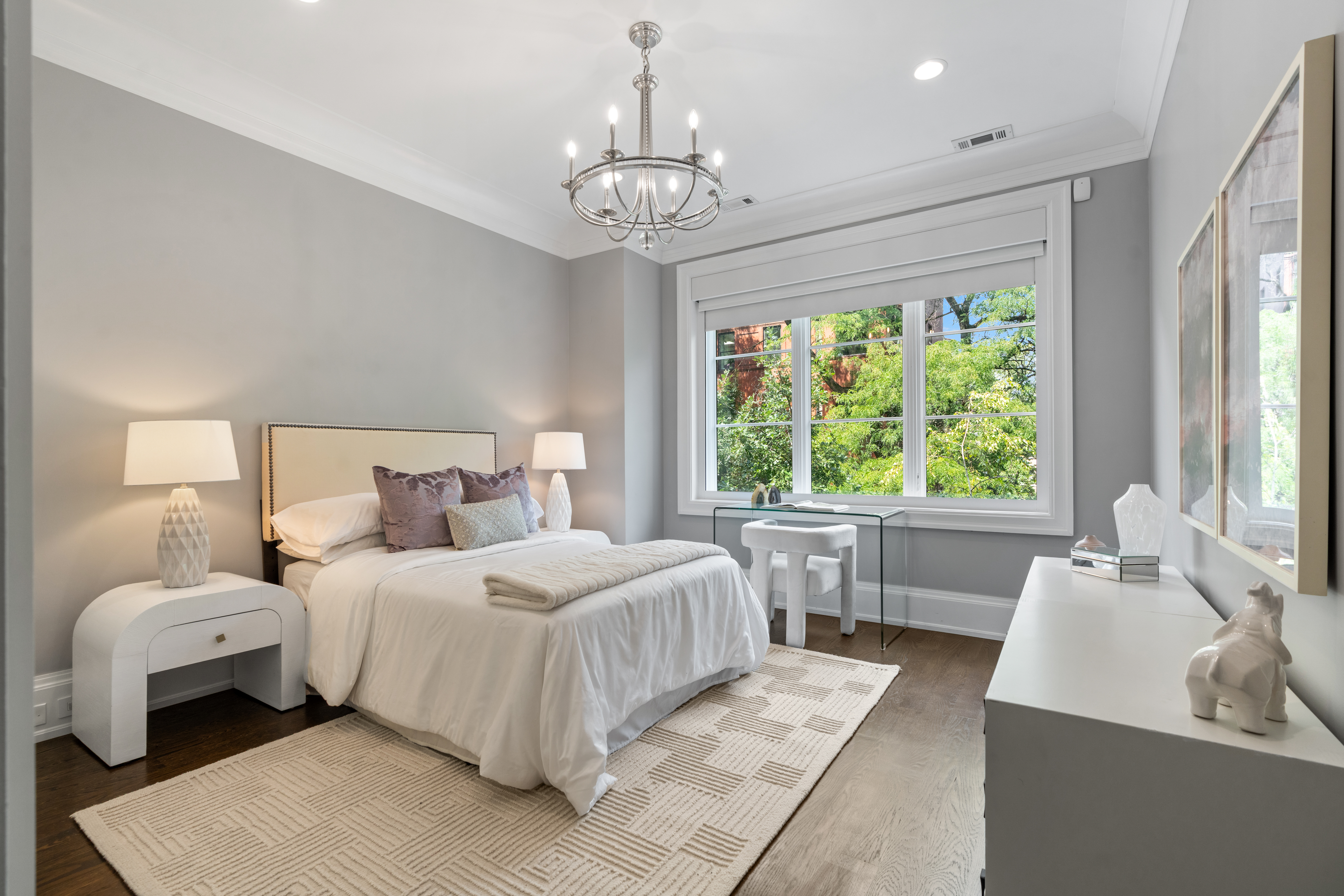  A Rare Opportunity to Own a 5,245-Square-Foot Single-Family Home - 物件實景