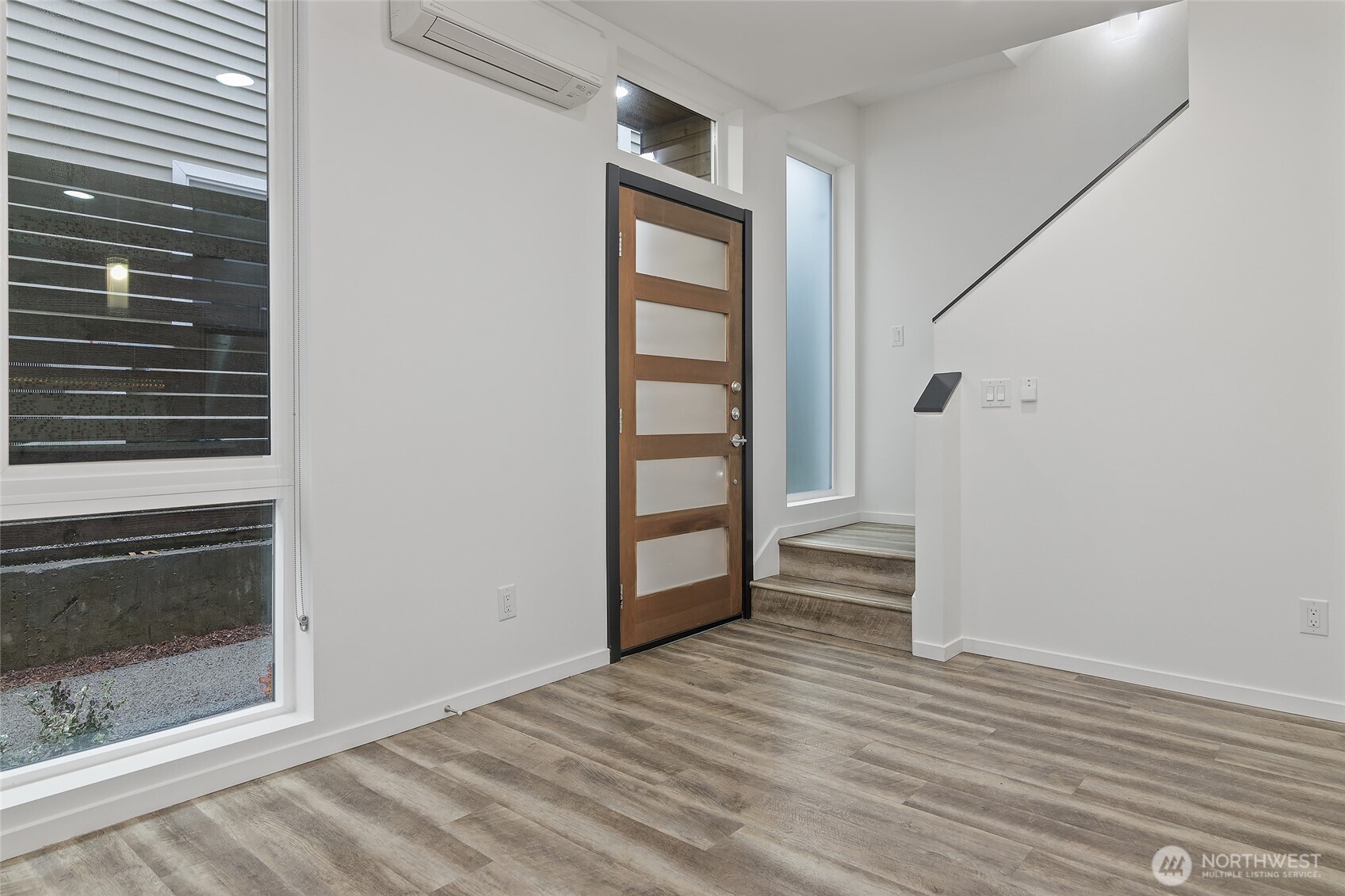 Seattle, Washington, 98103, United States, 2 Bedrooms Bedrooms, ,1 BathroomBathrooms,Residential,For Sale,1991095