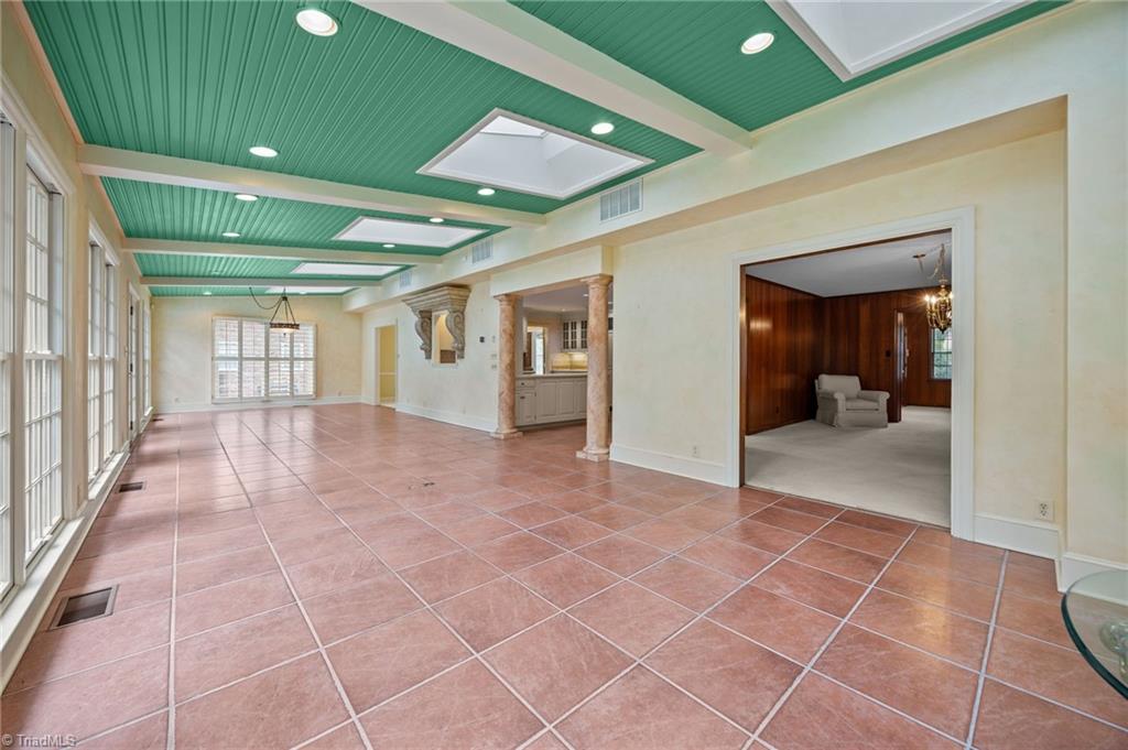 High Point, North Carolina, 27262, United States, 5 Bedrooms Bedrooms, ,4 BathroomsBathrooms,Residential,For Sale,1925566