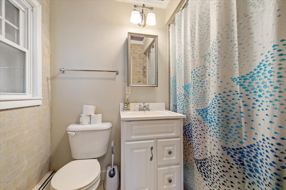 Amityville, New York, 11701, United States, 3 Bedrooms Bedrooms, ,3 BathroomsBathrooms,Residential,For Sale,1944957