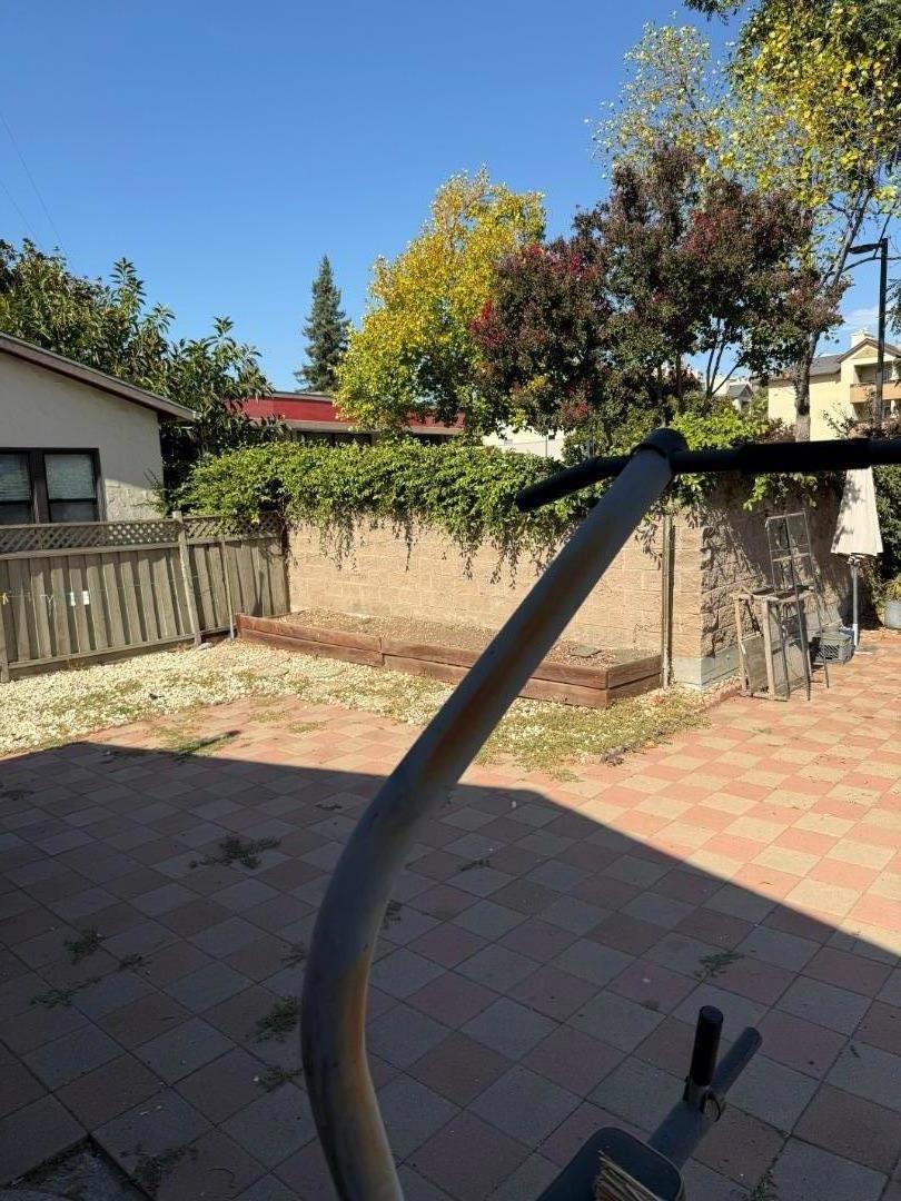 Hayward, California, 94541, United States, 2 Bedrooms Bedrooms, ,1 BathroomBathrooms,Residential,For Sale,1944993