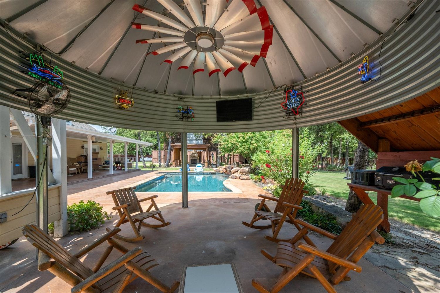 Quinlan, Texas, 75474, United States, 2 Bedrooms Bedrooms, ,2 BathroomsBathrooms,Residential,For Sale,1937387