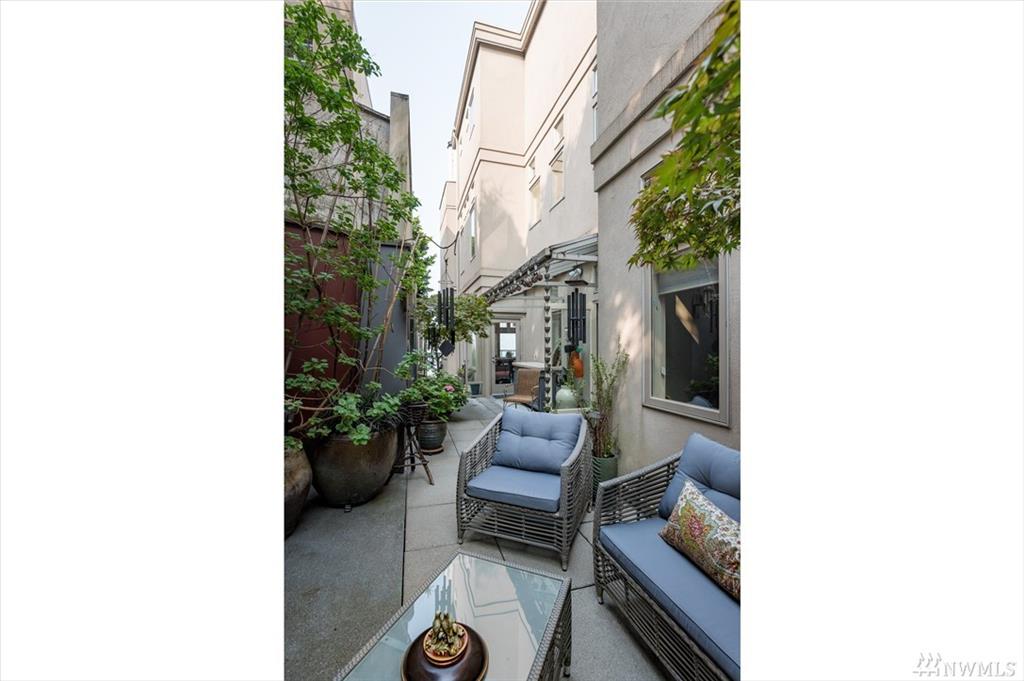 1956 Harvard Ave E 204, Seattle, Washington, 98102, United States, 2 Bedrooms Bedrooms, ,2 BathroomsBathrooms,Residential,For Sale,1956 Harvard Ave E 204,1446429