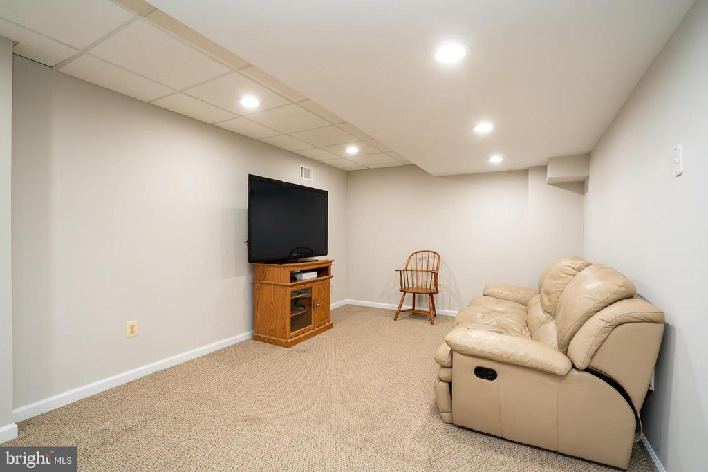 Monmouth Junction, New Jersey, 08852, United States, 4 Bedrooms Bedrooms, ,3 BathroomsBathrooms,Residential,For Sale,1869569