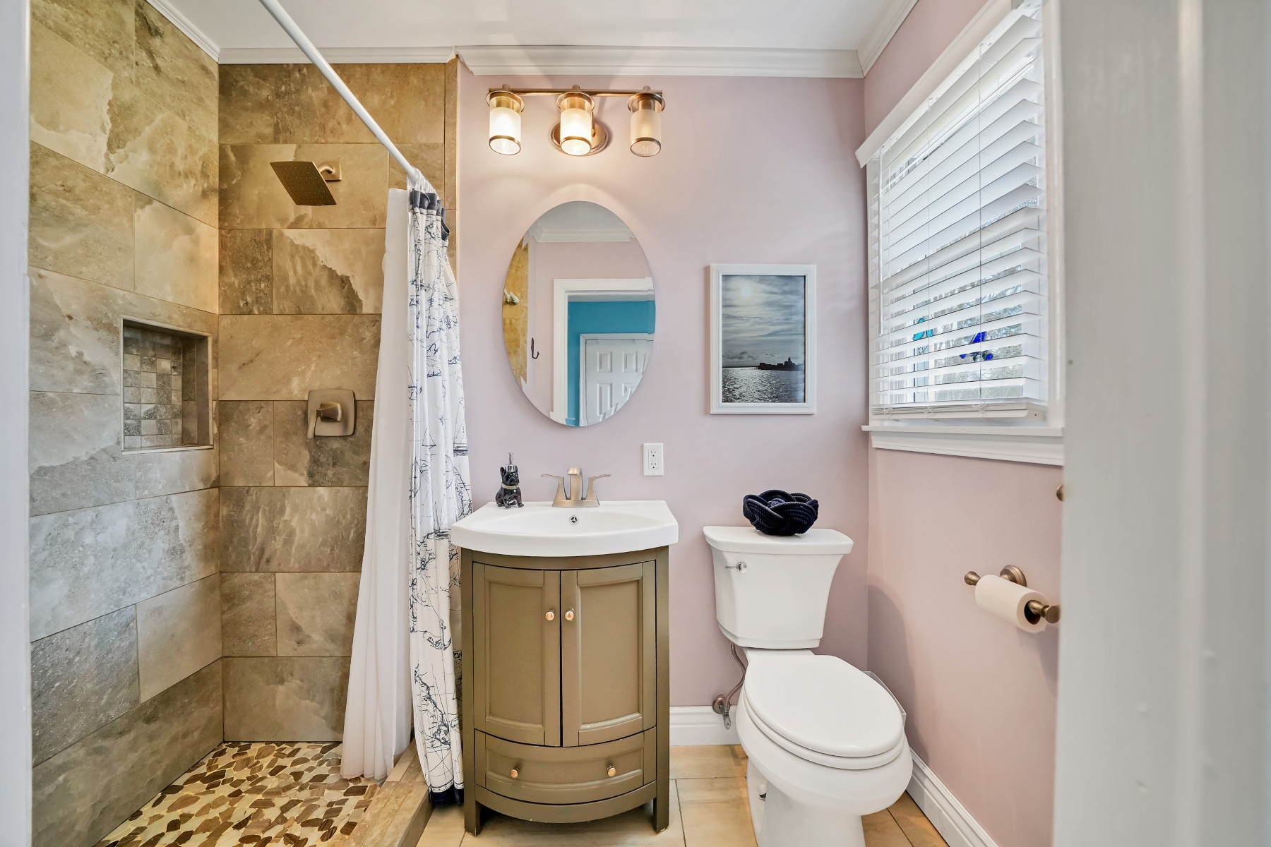  Neighborhood Colonial with Park Like Backyard - 物件實景