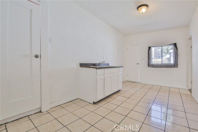 Los Angeles, California, 90001, United States, 4 Bedrooms Bedrooms, ,Residential,For Sale,1928071