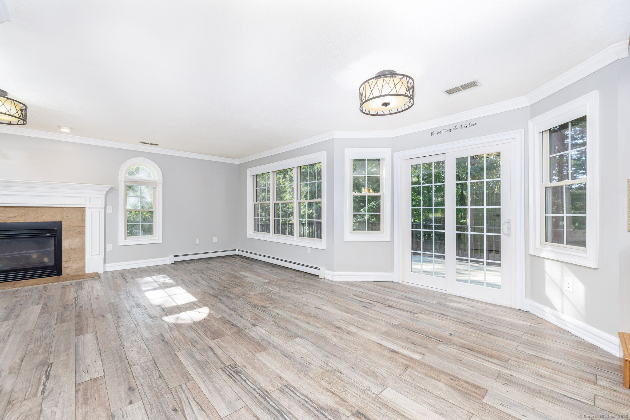 Manchester, Connecticut, 06040, United States, 3 Bedrooms Bedrooms, ,3 BathroomsBathrooms,Residential,For Sale,1917264