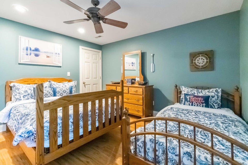 Burnside, Kentucky, 42519, United States, 5 Bedrooms Bedrooms, ,4 BathroomsBathrooms,Residential,For Sale,1978974